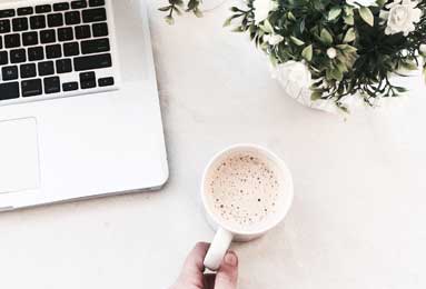 乐鱼体育官方平台-【直播】米勒：Gala真是省吃俭用啊，说皮肤太贵了没买就在比赛服玩