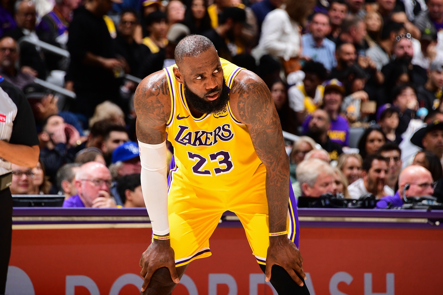 湖人队记：老詹大概率新赛季留队 但一年后就说不准了