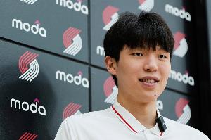 队友谈杨瀚森：杨瀚森球商高&amp;总是笑容满面 他其实不需要翻译